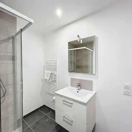 Cosy Studio, Centre Thomassin 2 *