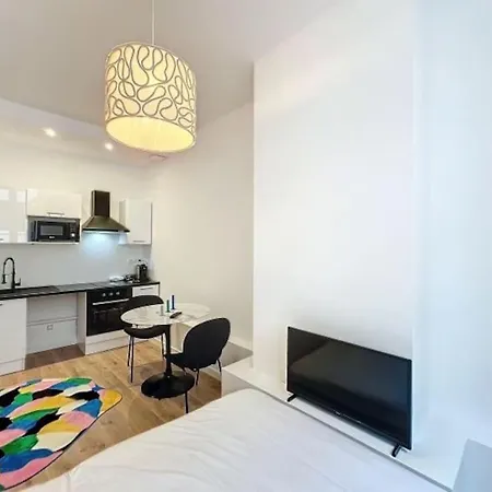 Cosy Studio, Centre Thomassin 2 Apartment *