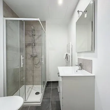 Cosy Studio, Centre Thomassin 2 아파트